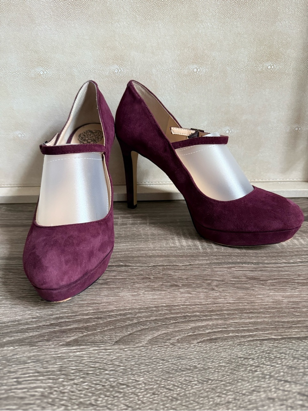 Like New Vince Camuto
"Joshlynn" Suede Mary Jane
Pumps - 9.5